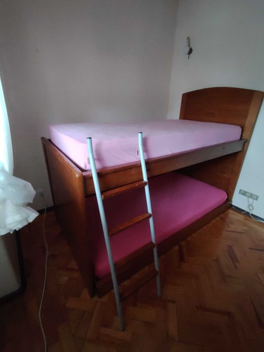 Beliche em madeira com colchão