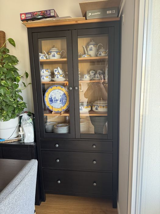 Vitrine IKEA HEMNES Preta – Excelente Estado