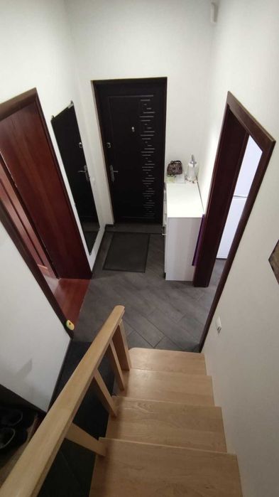 Продається трикімнатна квартира (частина будинку)