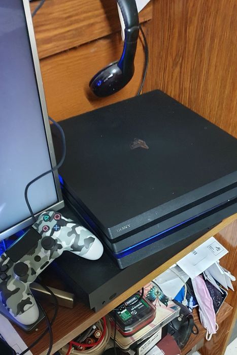 Ps4 PRO  desbloqueada novo modelo com extras