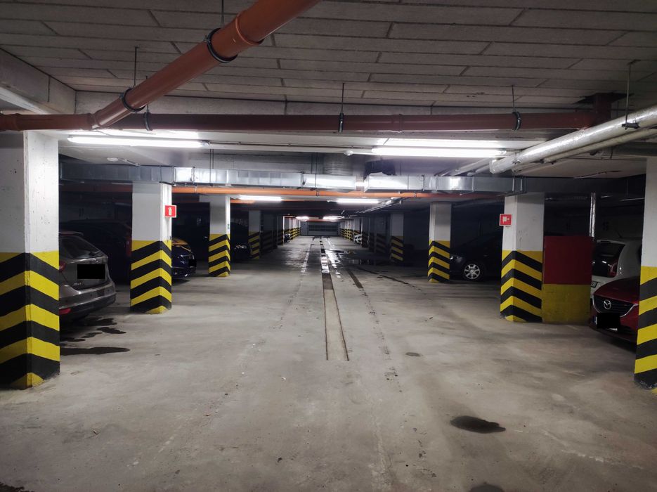 Lipa Piotrowska: Miejsce parkingowe w garażu podziemnym ul. Cynamonowa