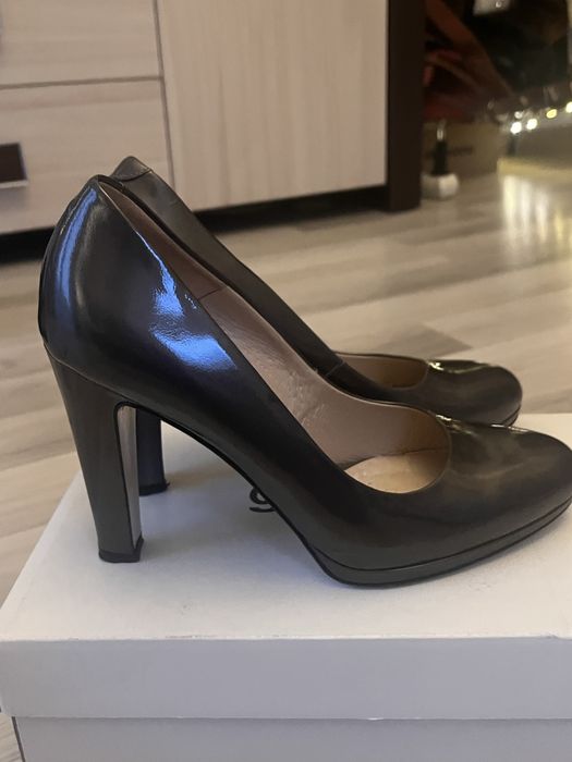 Buty na obcasie ciemnoszare