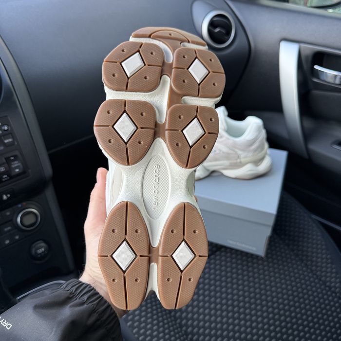 Жіночі кросівки нюбеланс бежеві New balance 9060 Beige Leopard