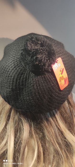 Czapka,beret wiosenny czarny.Obwód