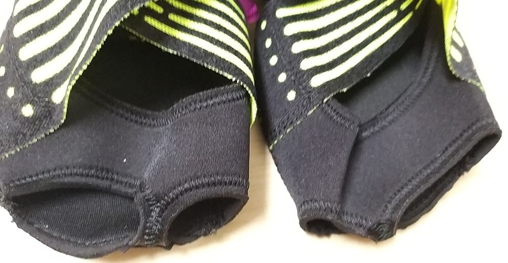 Meias adidas para ioga ou  dança.