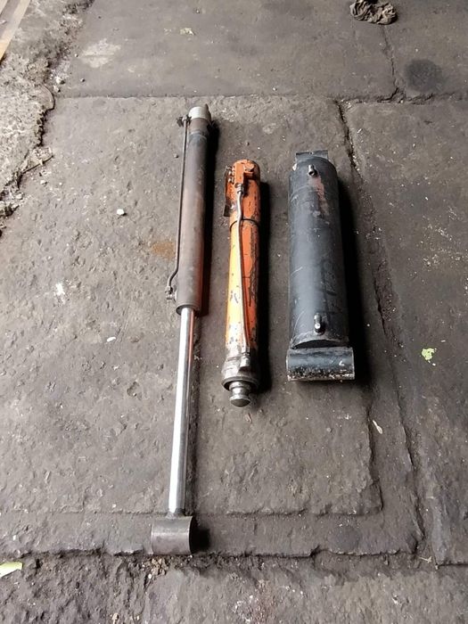 Продам гідравлічні циліндри