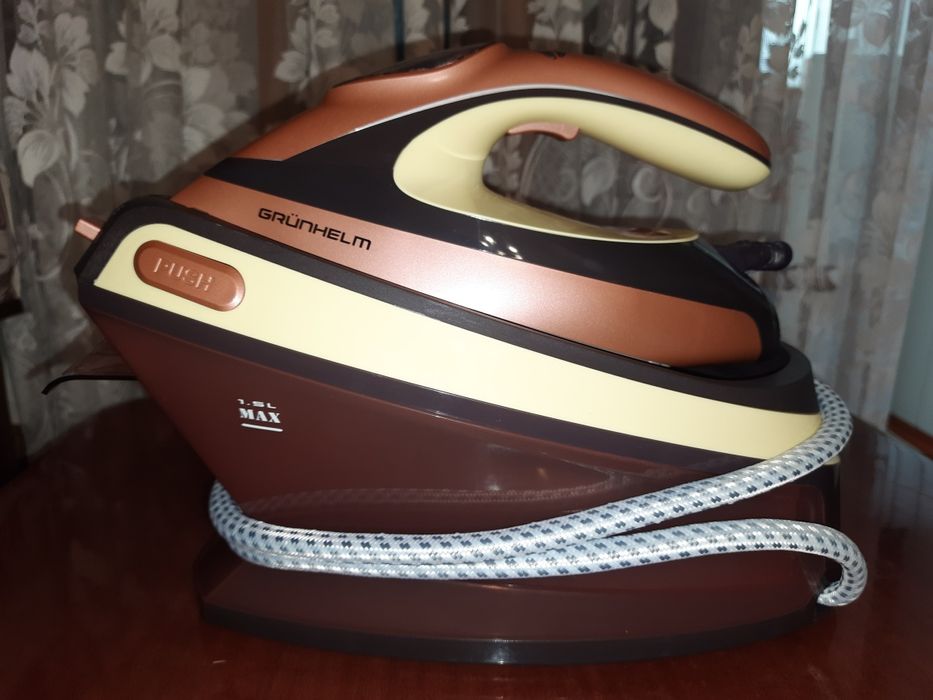 Утюг с парогенератором Grunhelm EI2609C