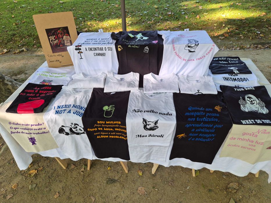 Tshirts, canecas e porta-chaves personalizados