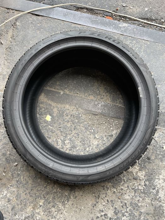 265/35 R19 Pirelli PZero Winter (Германія) 2шт./ 2024 рік./ як нові