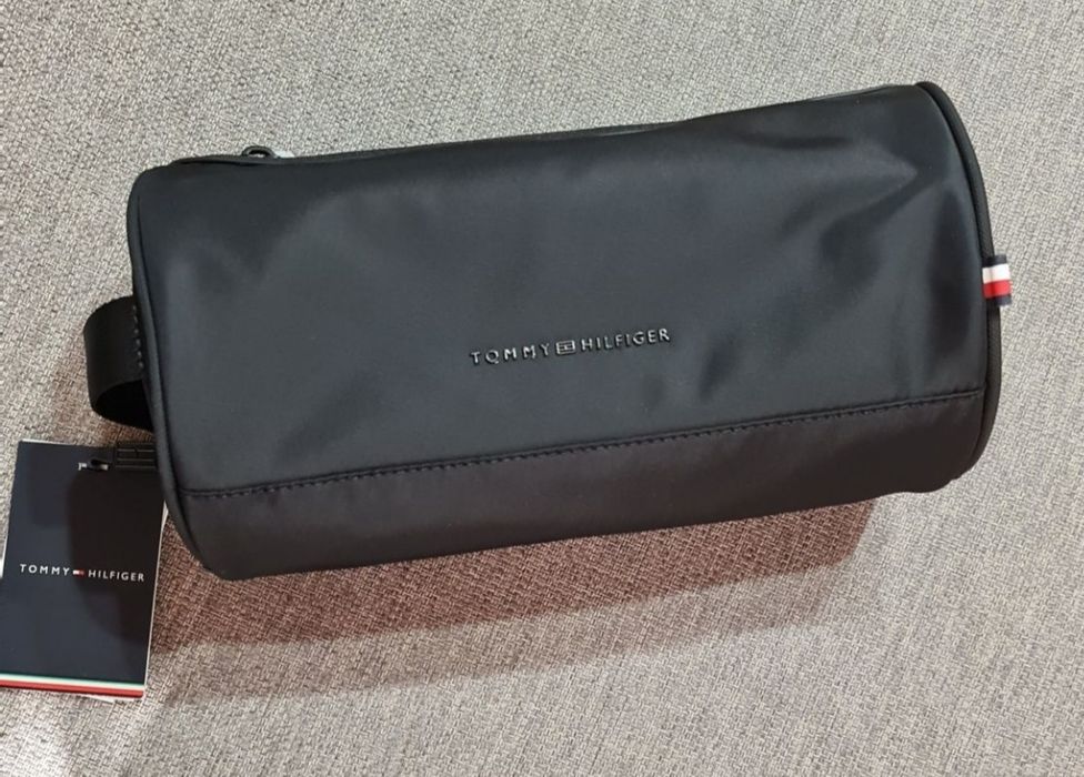 Kosmetyczka męska tommy hilfiger.