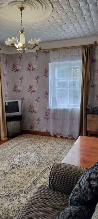 Пропонуємо окремий будинок з усіма комунікаціями та банею