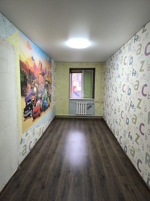 Комната в Коммуне на Адмиральском проспекте