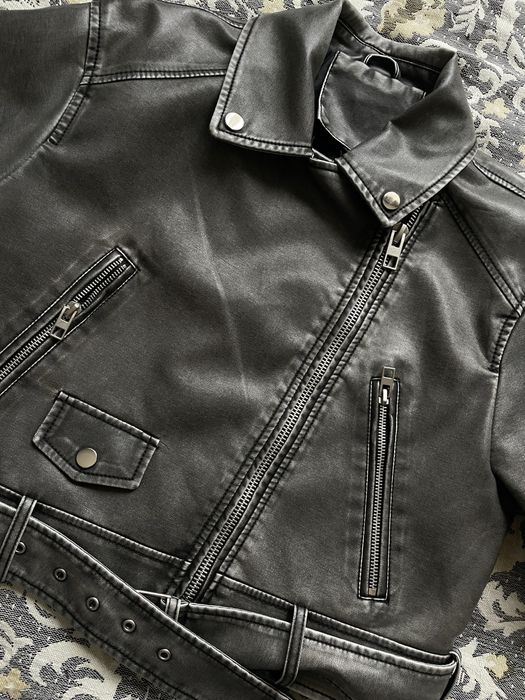 Сіра вкорочена шкірянка