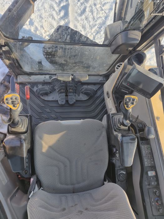 KOPARKA VOLVO ecr88d 2017 rotator ENGCON ze szczypcami