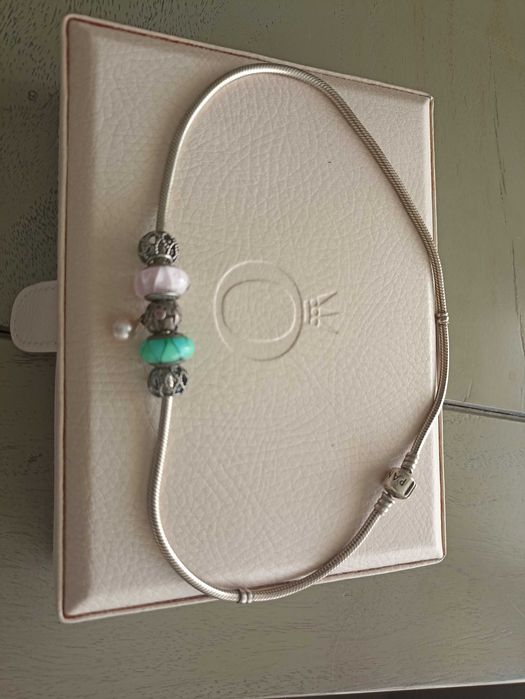 Naszyjnik z charmsami Pandora