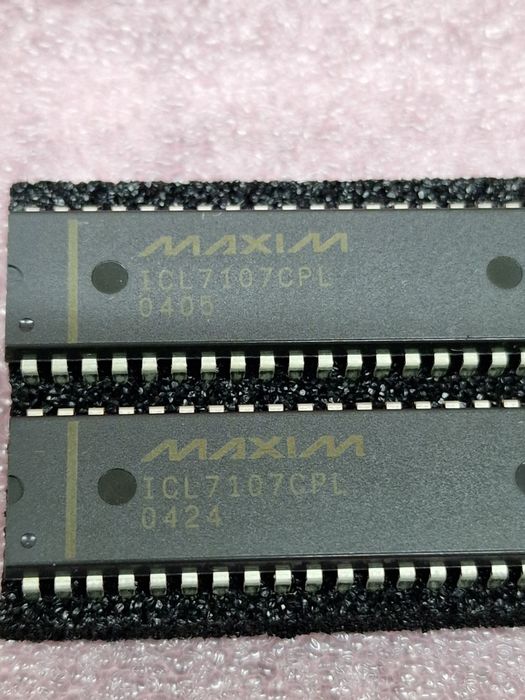 Układ scalony MAXIM ICL7107CPL