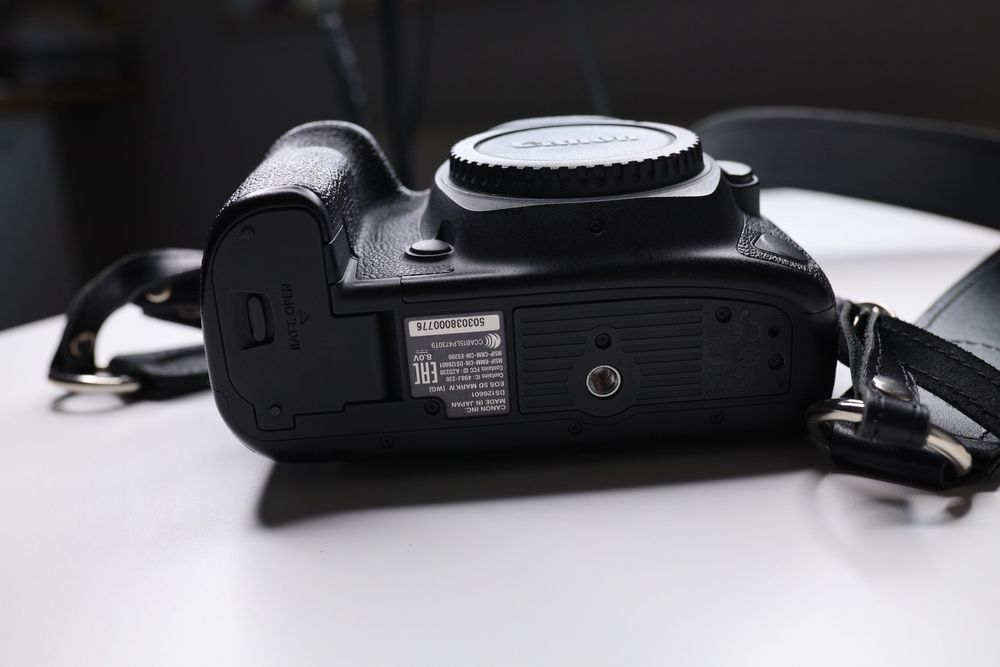 Sprzedam lustrzanka Canon EOS 5D Mark IV