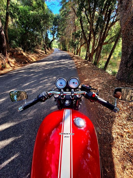 Triumph Thruxton  900