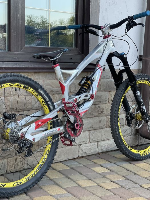 Yt tues 2015 M limited