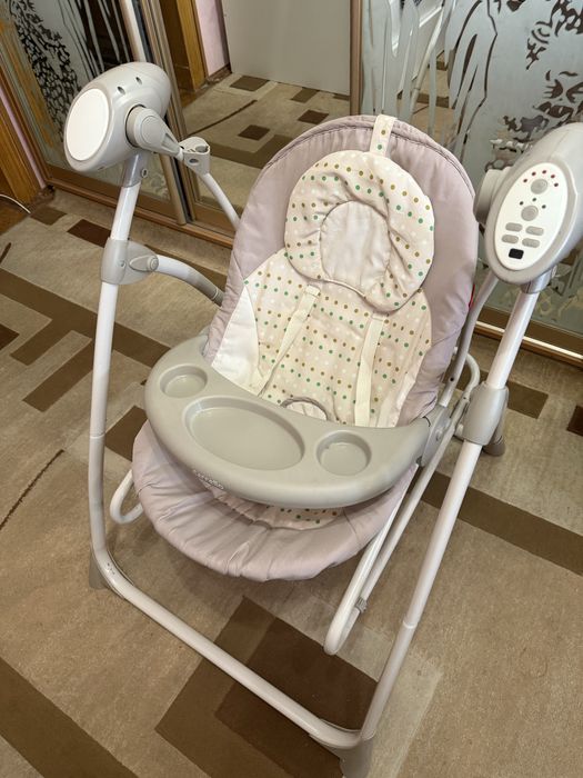 Гойдалка  колиска Заколисуючий центр, детская качеля Carello Карелло