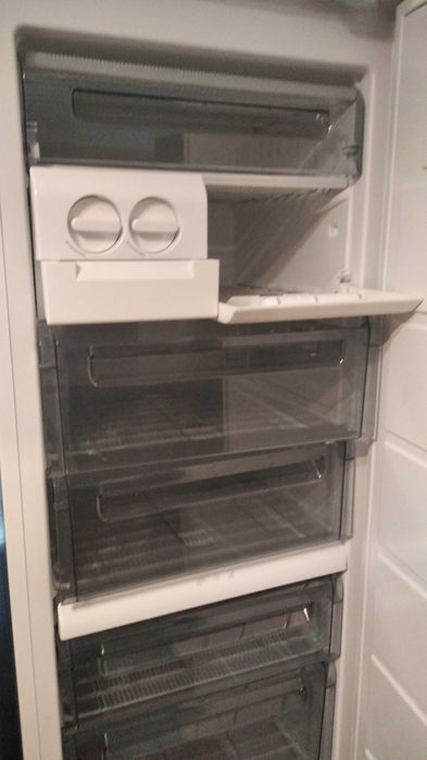 велика Морозильна камера Husqvarna висота 1.85 м.