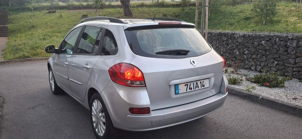 Renault clio break 
Ano 2009
1.5 disel.
300 mil kms 
Impecável em todos aspectos 
Sem nada apontar 
Revisoa efectuada 
Duas chaves 
Arcondicionado 
Vi