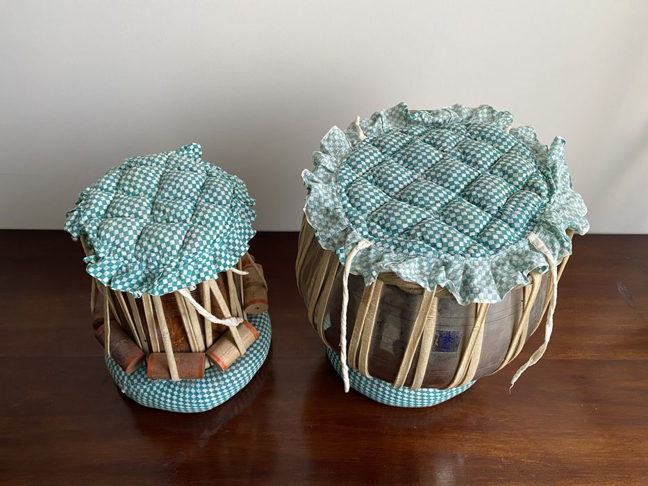 Tablas indianas madeira e metal