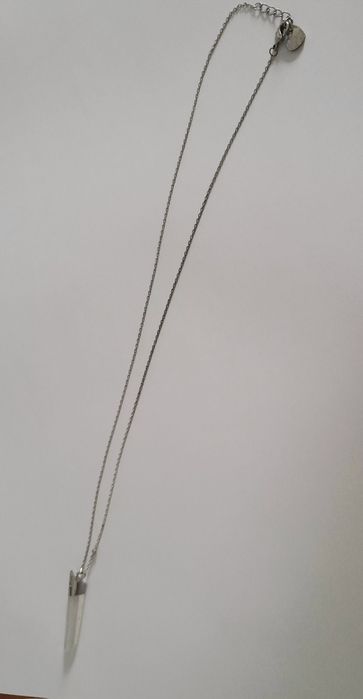 Colar com pendente transparente