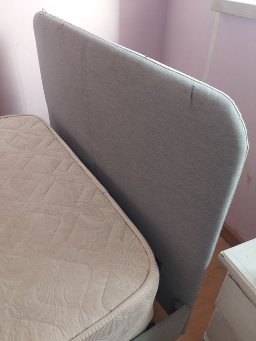 Vende-se cama com estrado