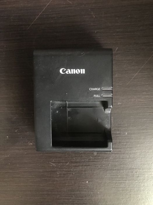 фотоапарат Canon EOS 2000D