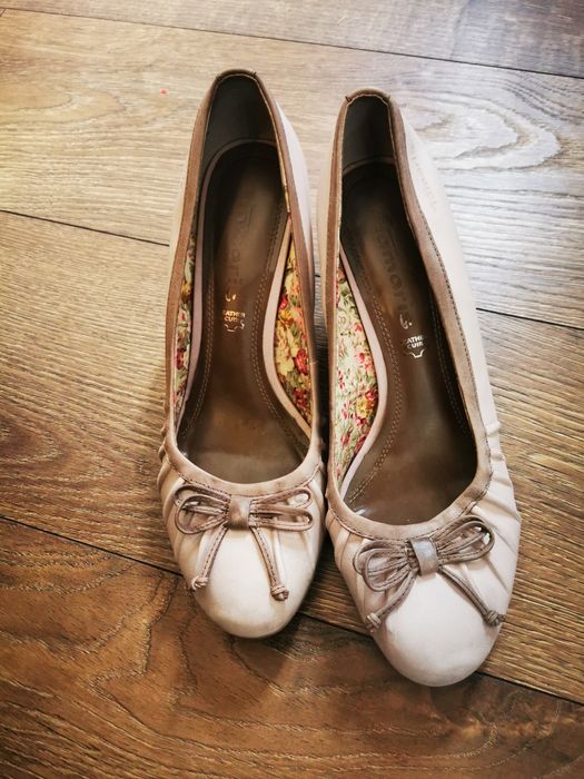 Buty skórzane na obcasie