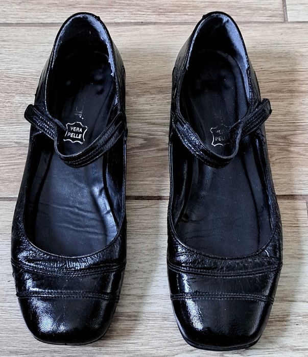 Buty, pantofle lakierowane Kazar rozm. 39