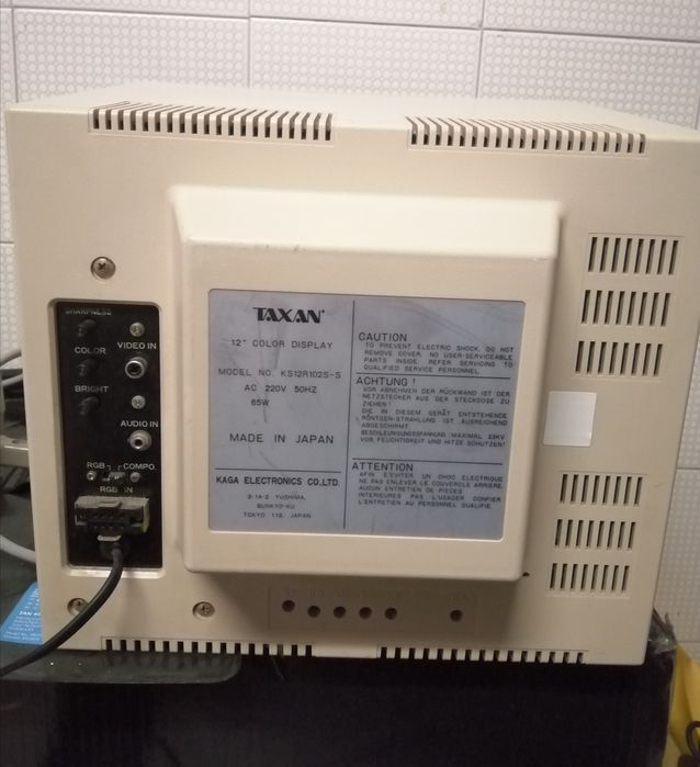 Monitor Taxan a cores para retro gaming