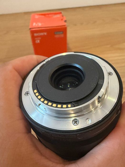 Sony E 11mm f/1.8 - Como Nova