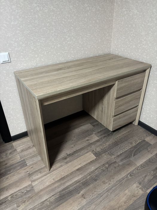 Прсьменый стол, Jysk