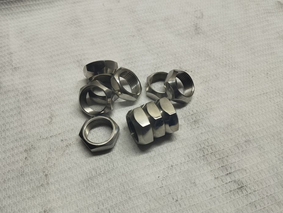 Ява гайки вилки та осі колеса нержавійка