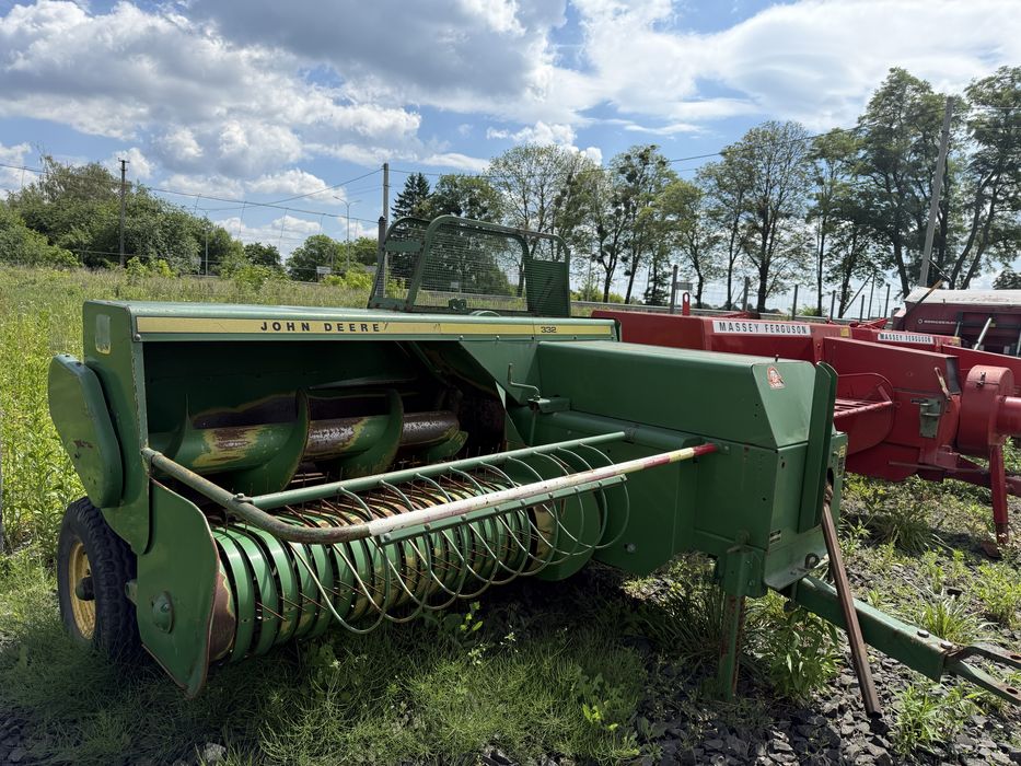 Прес-підбирач John Deere 332