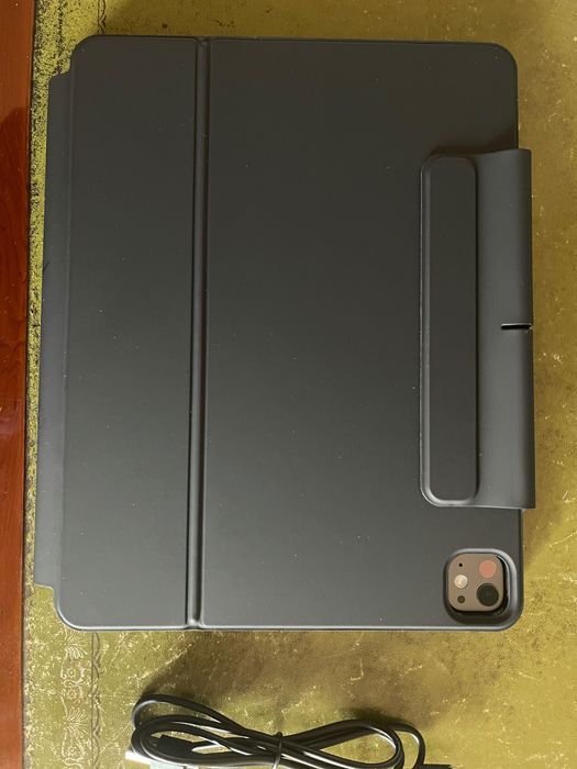 Capa Teclado para Ipad 13" M4
