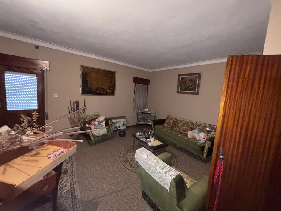 Casa com Restaurante + Vinha à Venda em Bragança – 2 andares, Garagem