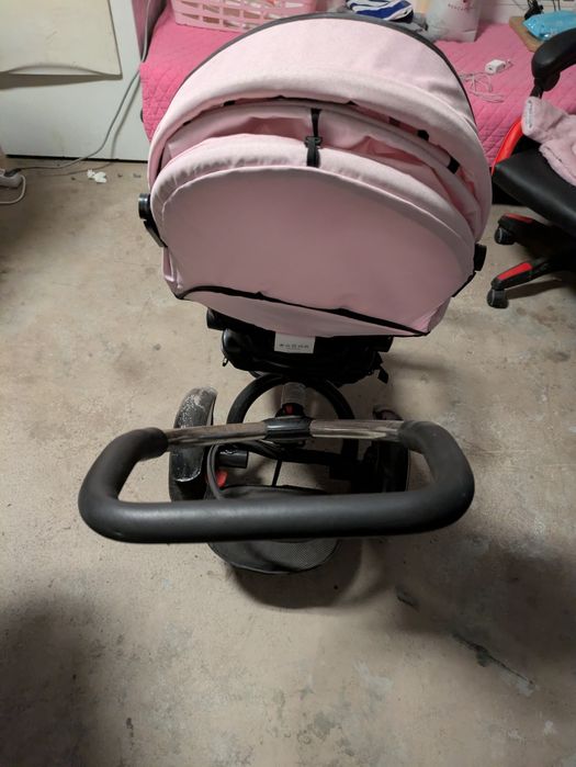 Triciclo rosa muito giro