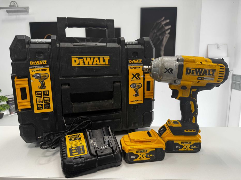 klucz udarowy Dewalt DCF899H z dwoma akumulatorami walizka i ładowarką