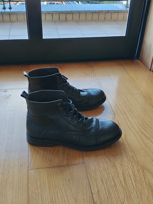 Bota em Pele Sintética
