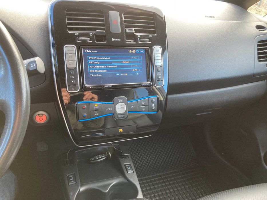 Nissan Leaf 24 KWt, рідний пробіг, 12 палок, тепловий насос, без ДТП