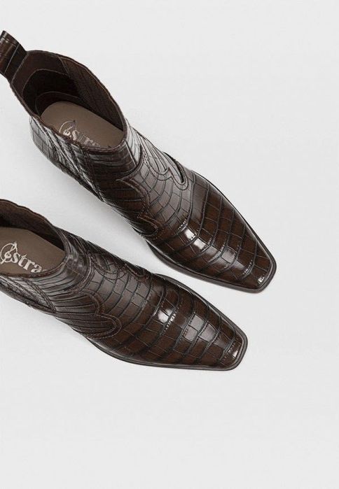 Козаки черевики ботинки Stradivarius