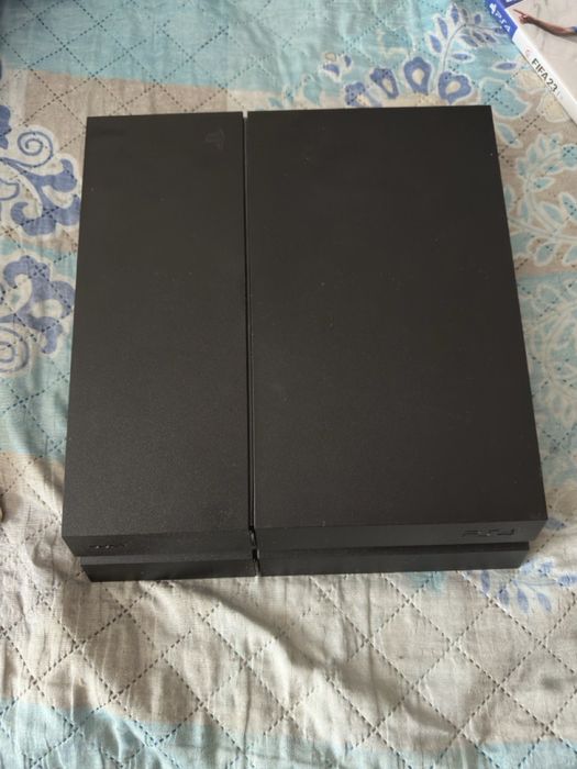 Продаю ps4 fat оригінал