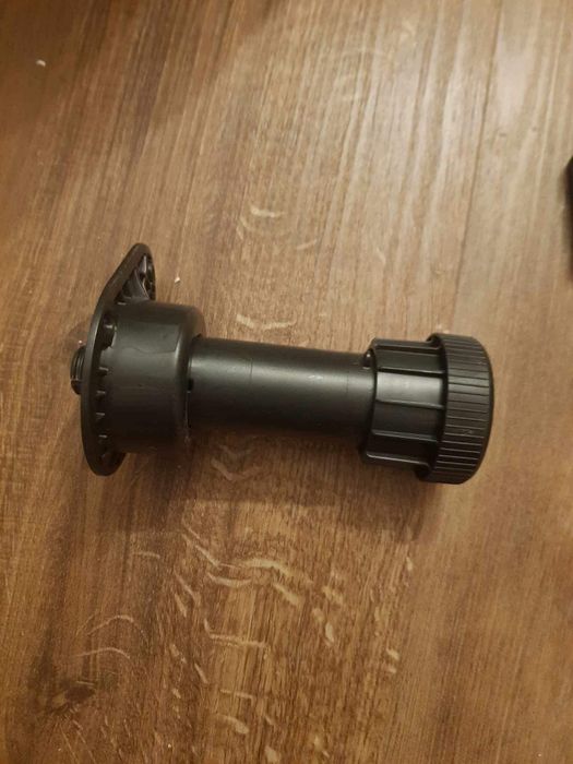 Nóżki meblowe 10cm, uchwyty do cokołu