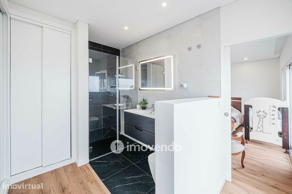 Moradia T3+1 moderna e exclusiva, com garagem e jardim, em Porto Salvo