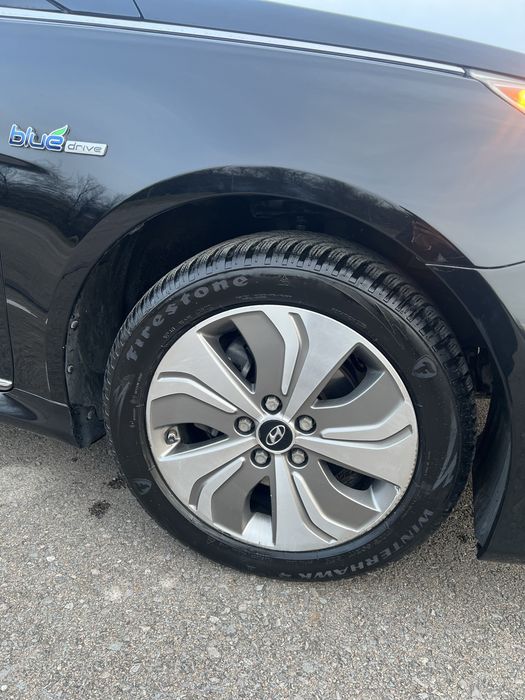 Продам Hyundai Sonata Hybrid YF limited edition luxury