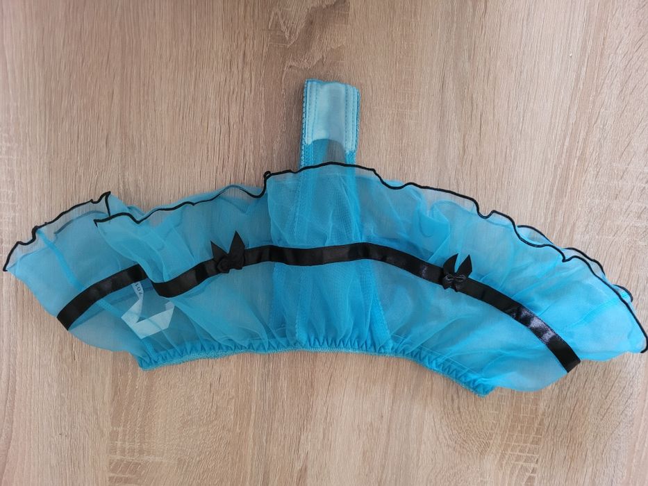 Super  sexy  niebieskie  stringi z falbanką