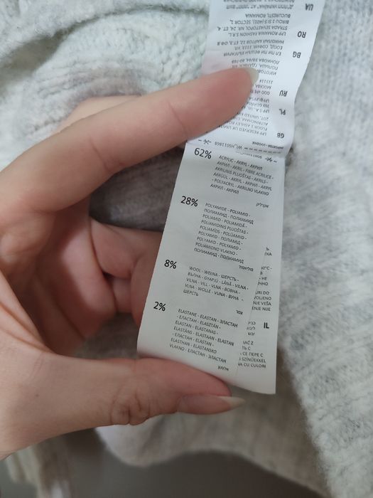 Jasny ciepły sweter damski